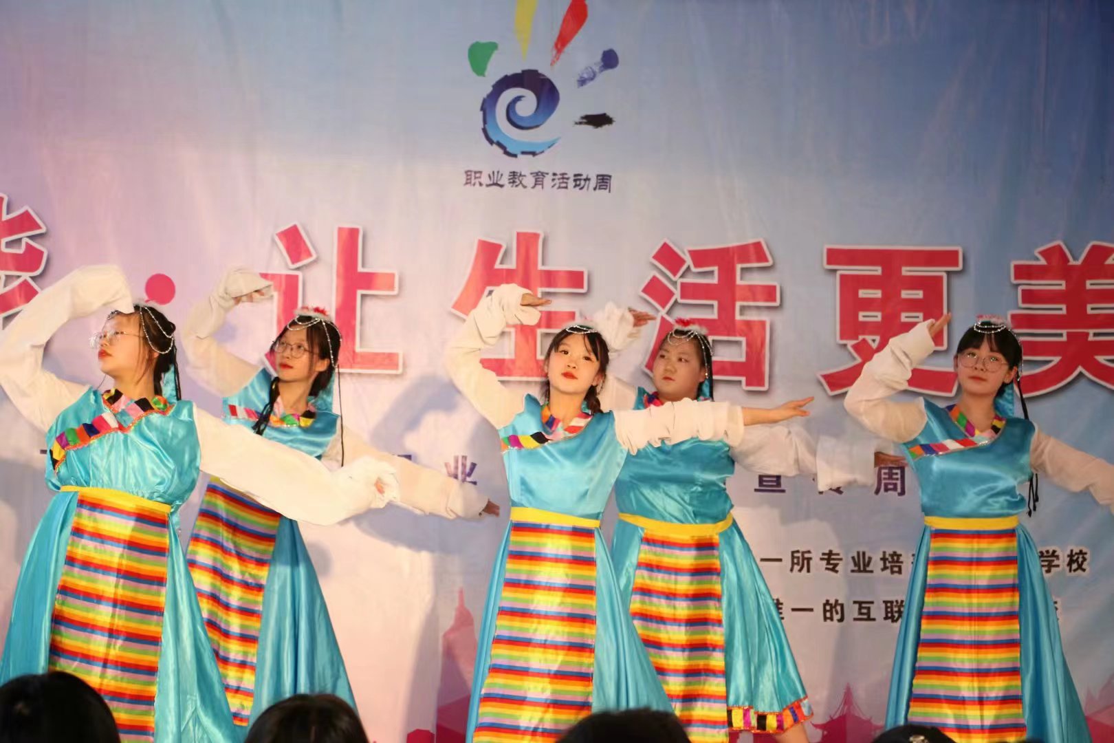 藏族舞蹈《心上的罗加》.jpg