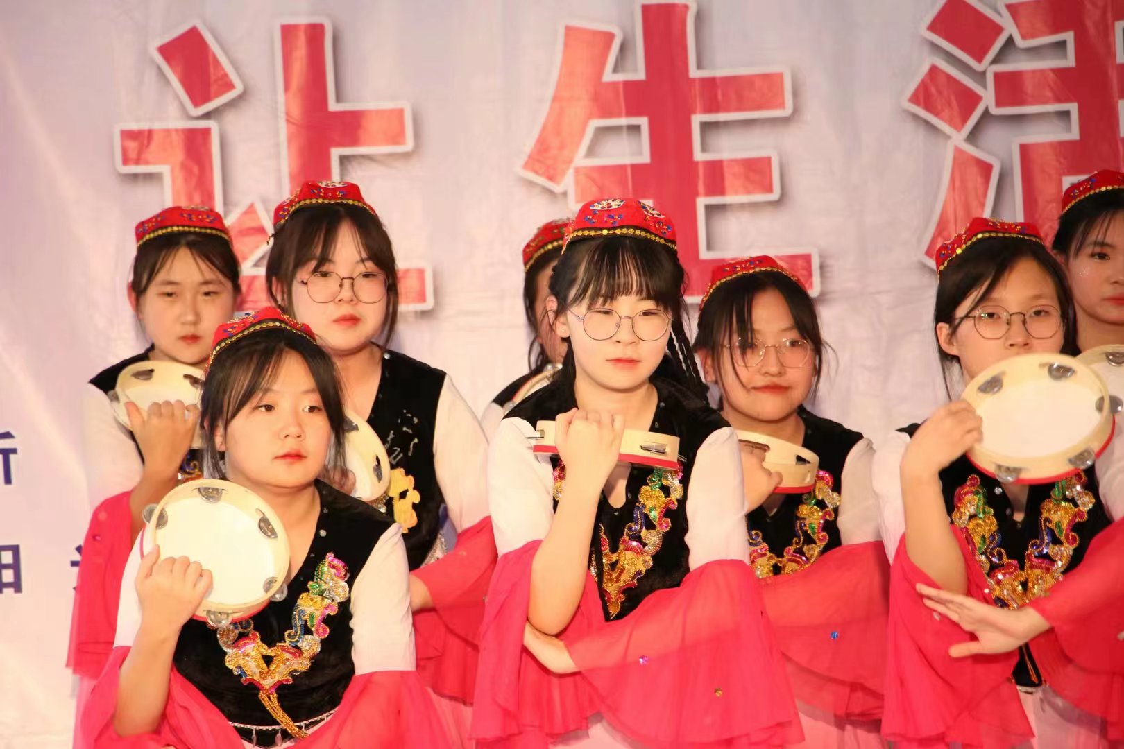 维族舞蹈《石榴红了》.jpg